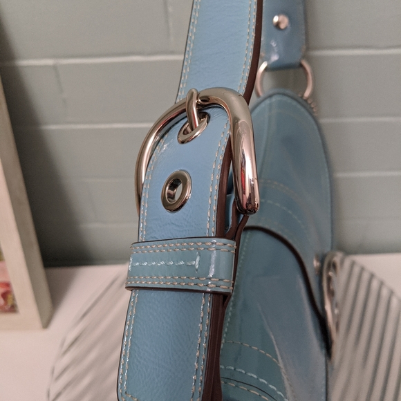 New Coach patent leather purse. Blue with buckle - Picture 7 of 16
